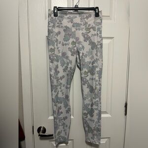 NWT Fabletics Oasis High Waisted Leggings In Flower Print